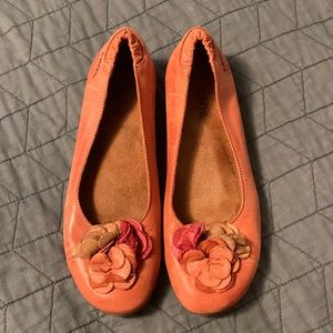 Taos flats with cute flower detail